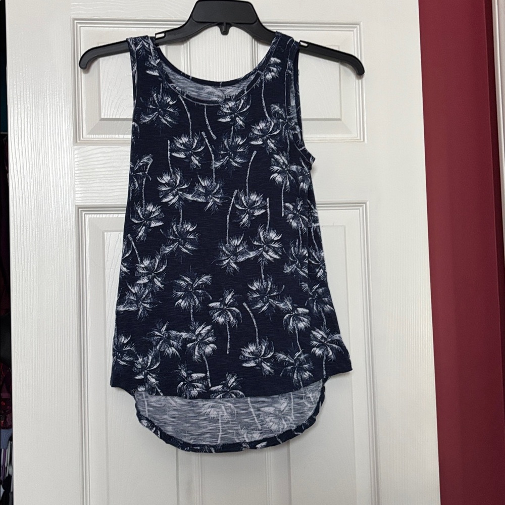 A.N.A Navy and White tank Top with palm trees size. Xs